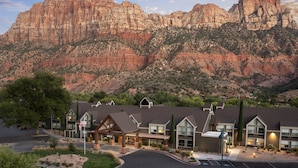 A hotel with a mountain backdrop, featuring a covered outdoor area and multiple buildings with a modern architectural style. - Hyatt Place Springdale/Zion National Park (Springdale)