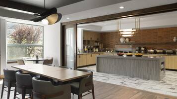 Desayuno para llevar gratuito y diario