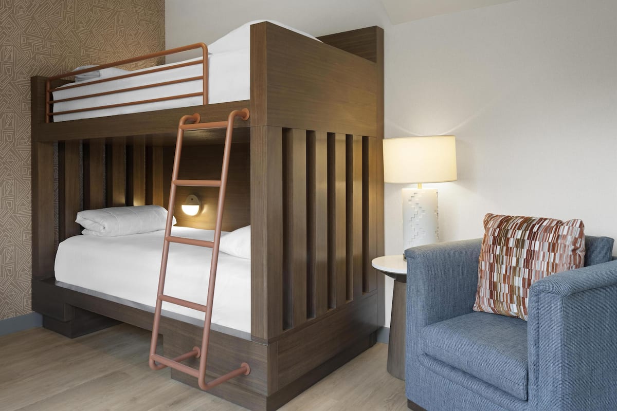 Familienzimmer, 2 Schlafzimmer | Schreibtisch, Verdunkelungsvorhänge, Bügeleisen/Bügelbrett