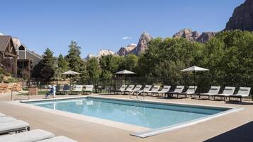 Outdoor pool, sun loungers