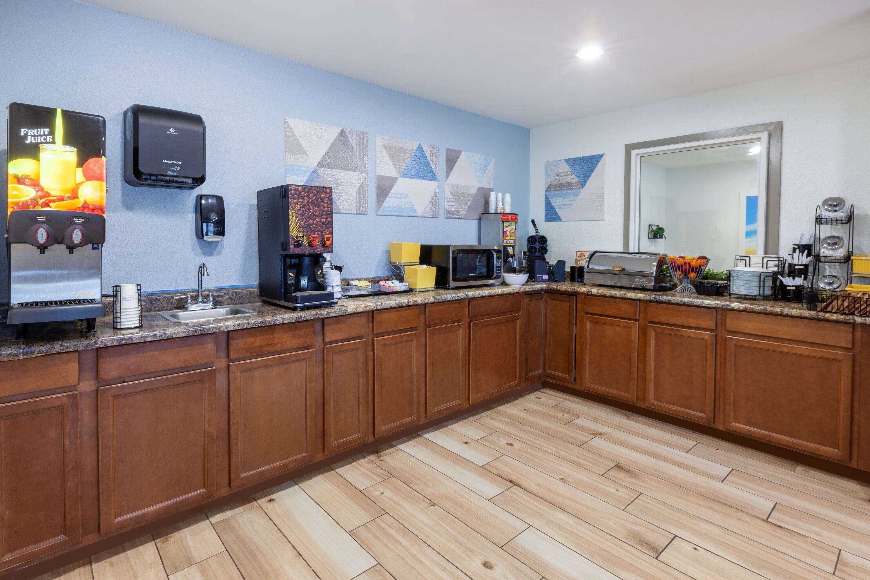 free daily continental breakfast