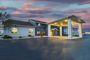 Front of property - Days Inn by Wyndham Sturtevant / Racine / Mount Pleasant (Mount Pleasant)