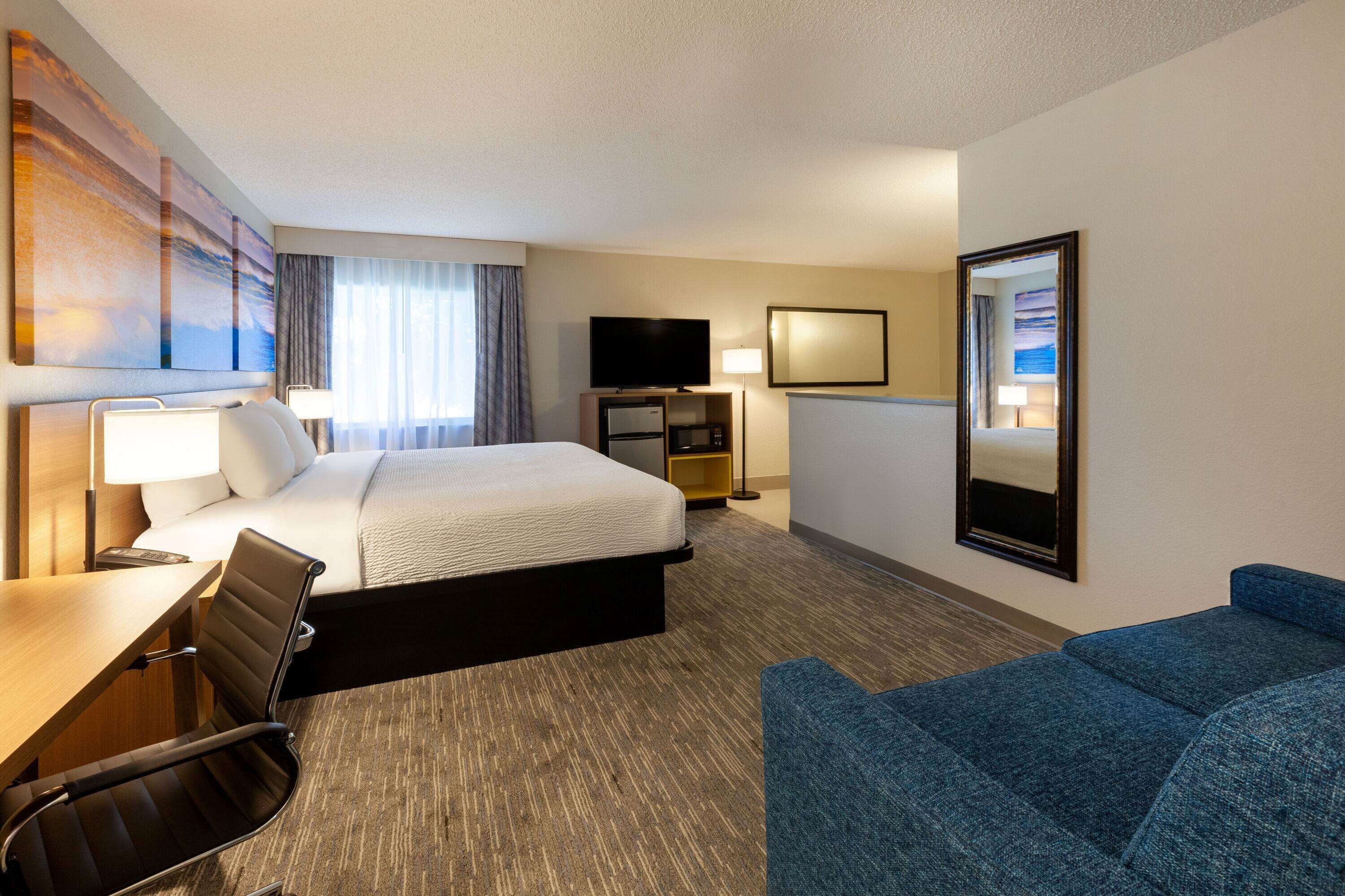 suite, 1 king bed, non smoking, jetted tub | desk, soundproofing, iron/ironing board, free cots/infant beds