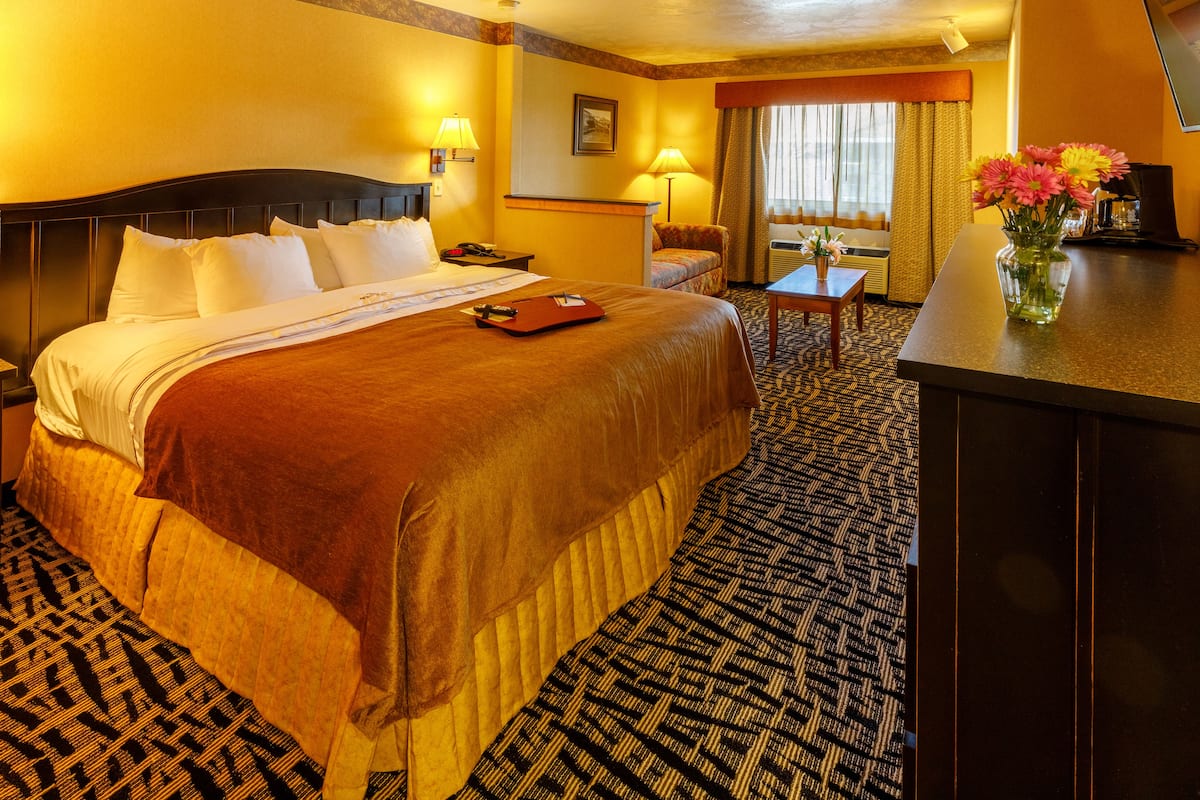 Suite, 1 King Bed with Sofa bed, Fireplace