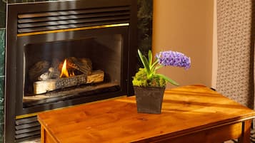 Suite, Kamin | Allergikerbettwaren, Zimmersafe, BĂŒgeleisen/BĂŒgelbrett