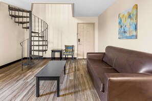 Standard-Stadtwohnung, 1 Queen-Bett und Schlafsofa, Nichtraucher (with Sofabed) | Schreibtisch, laptopgeeigneter Arbeitsplatz, Bügeleisen/Bügelbrett