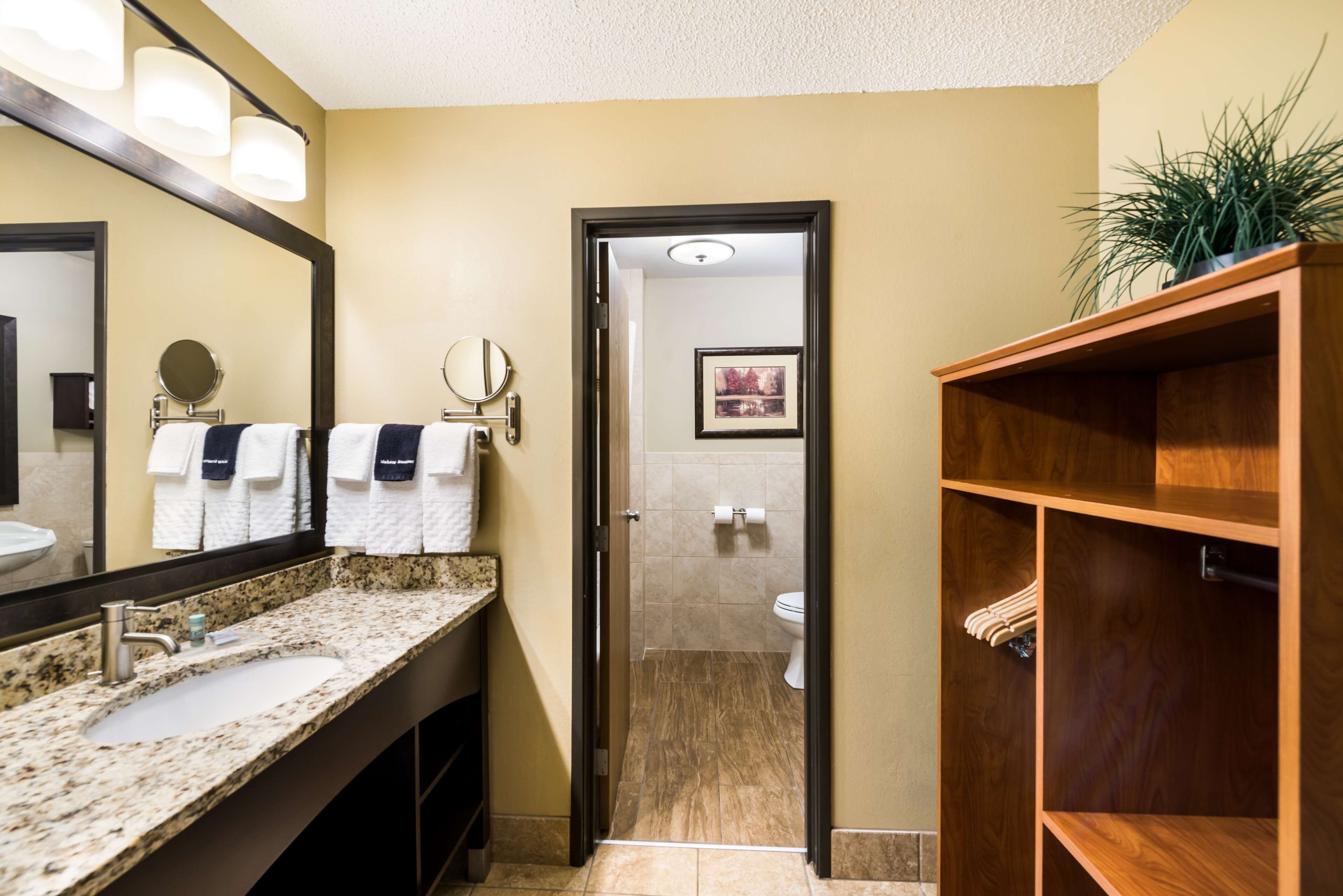 junior suite, multiple beds, non smoking, refrigerator & microwave | bathroom | combined shower/bathtub, free toiletries, hair dryer, towels