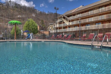 Crossroads Inn Suites - Image 51