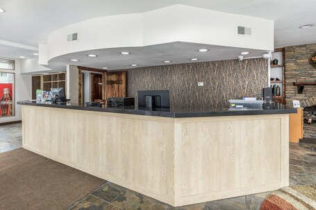 Crossroads Inn Suites - Image 10