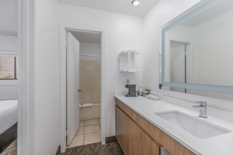 Crossroads Inn Suites - Image 65