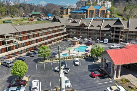 Crossroads Inn Suites - Image 53