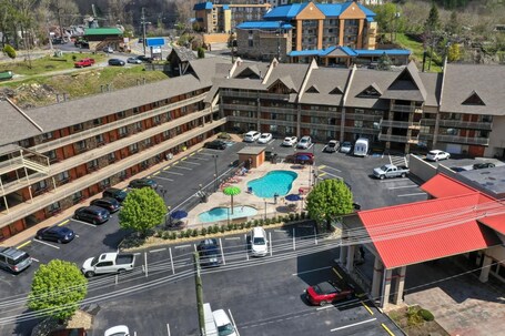 Crossroads Inn Suites - Image 46