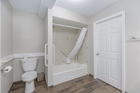 Crossroads Inn Suites - Image 38