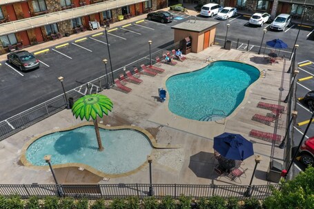 Crossroads Inn Suites - Image 66