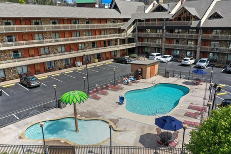 Crossroads Inn Suites - Image 54