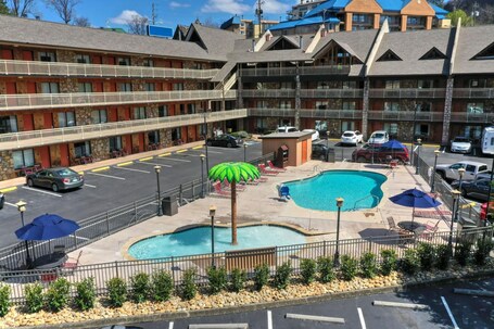Crossroads Inn Suites - Image 55