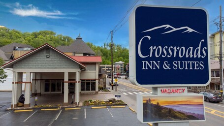 Crossroads Inn Suites - Image 52