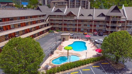 Crossroads Inn Suites - Image 30