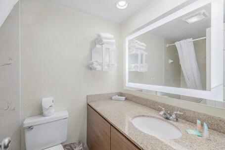 Crossroads Inn Suites - Image 25