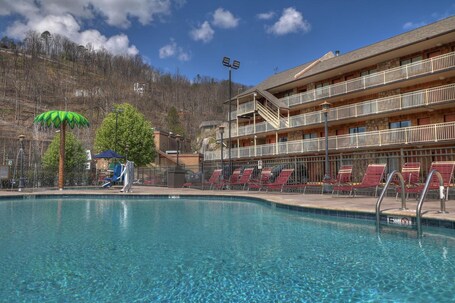 Crossroads Inn Suites - Image 49
