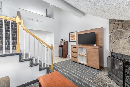 Crossroads Inn Suites - Image 24