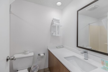Crossroads Inn Suites - Image 75