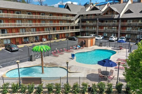 Crossroads Inn Suites - Image 56