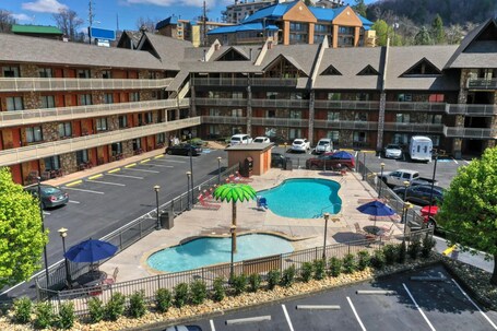 Crossroads Inn Suites - Image 48