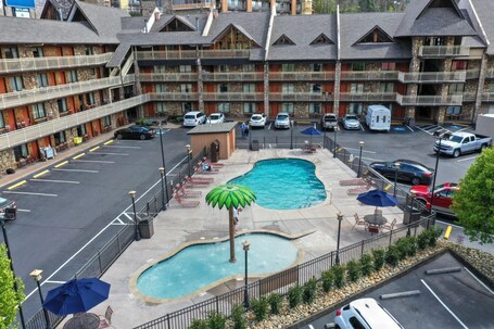 Crossroads Inn Suites - Image 31