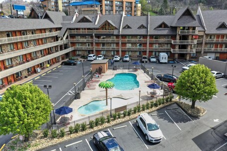 Crossroads Inn Suites - Image 3