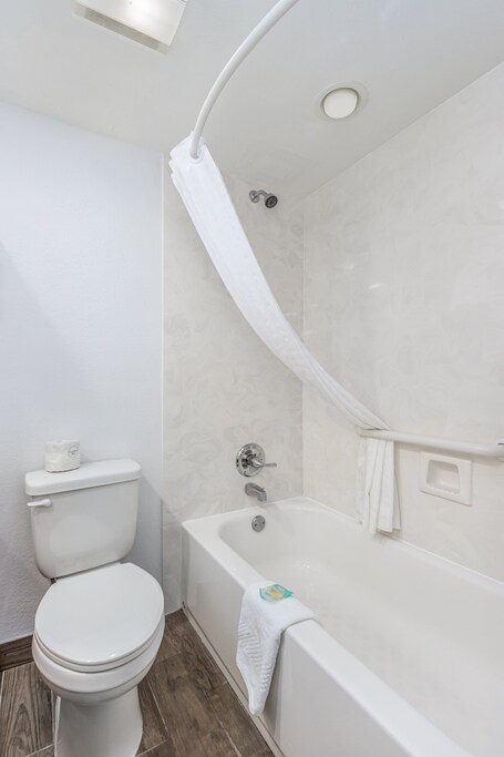 Crossroads Inn Suites - Image 67