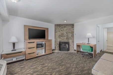 Crossroads Inn Suites - Image 44