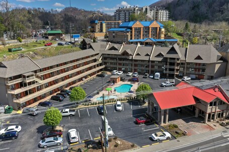 Crossroads Inn Suites - Image 47