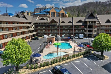Crossroads Inn Suites - Image 14