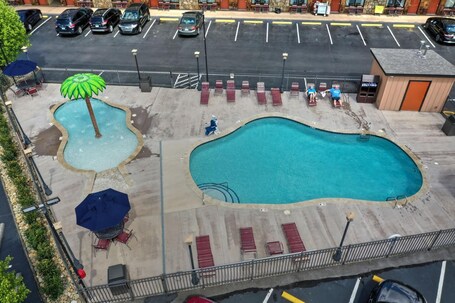 Crossroads Inn Suites - Image 69