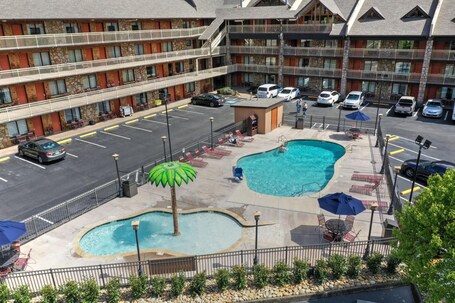 Crossroads Inn Suites - Image 63