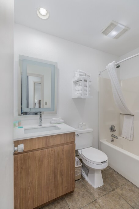 Crossroads Inn Suites - Image 68