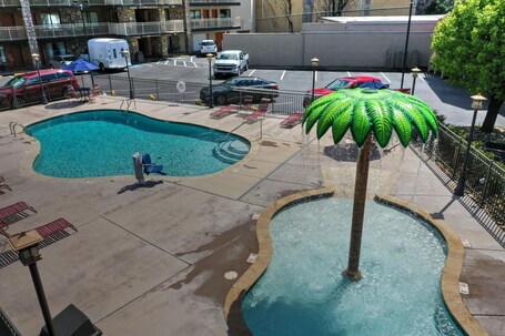 Crossroads Inn Suites - Image 58