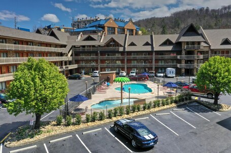 Crossroads Inn Suites - Image 20