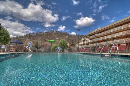 Crossroads Inn Suites - Image 21