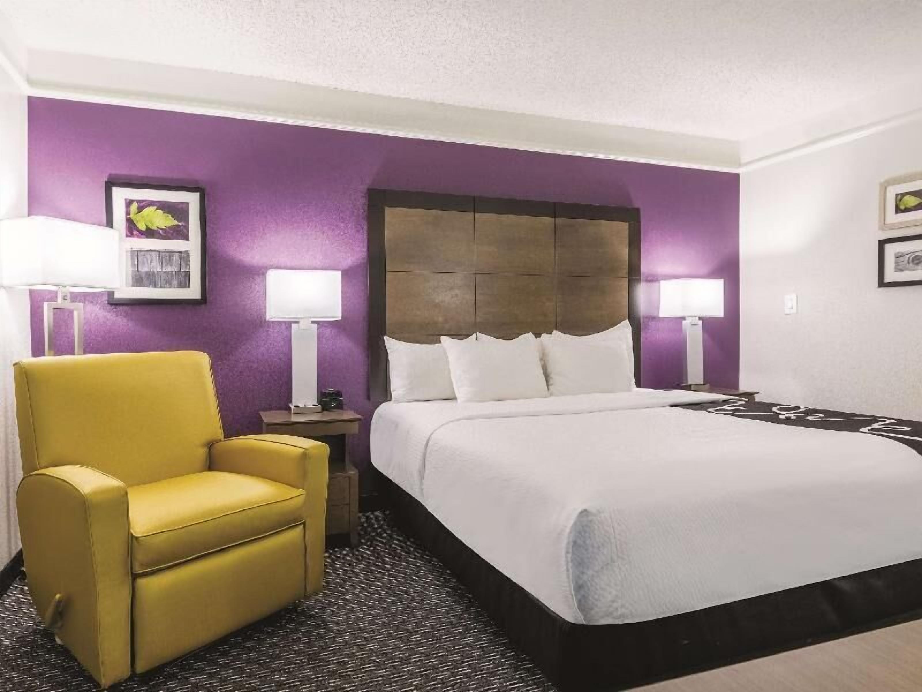 1 habitación, ropa de cama de alta calidad y escritorio 