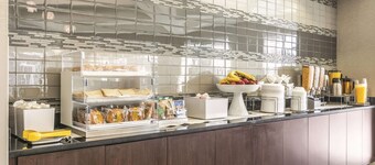 La Quinta Inn & Suites by Wyndham Alexandria Airport