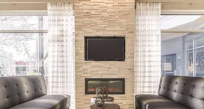 La Quinta Inn & Suites by Wyndham Alexandria Airport