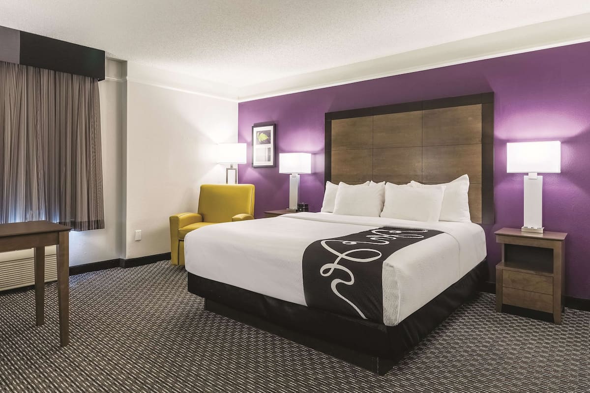 Deluxe-Zimmer, 1 King-Bett, Nichtraucher | 1 Schlafzimmer, hochwertige Bettwaren, Schreibtisch