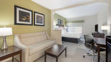 エグゼクティブ ルーム キングベッド 1 台 禁煙 | 高級寝具、デスク、ノートパソコン用作業スペース、遮光カーテン