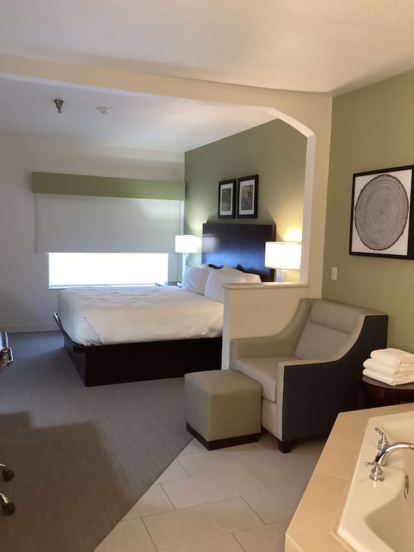 Standard Room, 1 King Bed, Non Smoking, Jetted Tub | Premium bedding, desk, laptop workspace, blackout drapes - Best Western Celina (Celina)