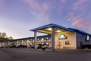 Exterior -  Days Inn by Wyndham Valdosta I-75 (Valdosta)