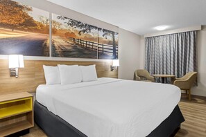 Habitación estándar, 1 cama de matrimonio grande | Escritorio, cortinas opacas, cunas gratuitas y camas supletorias