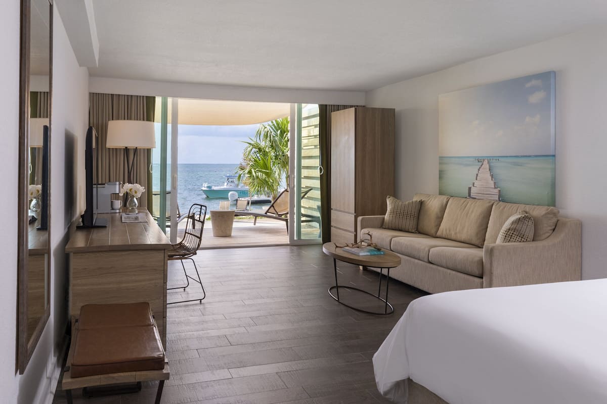 Alligator Reef Oceanfront Room King Lanai with Queen Sofabed
