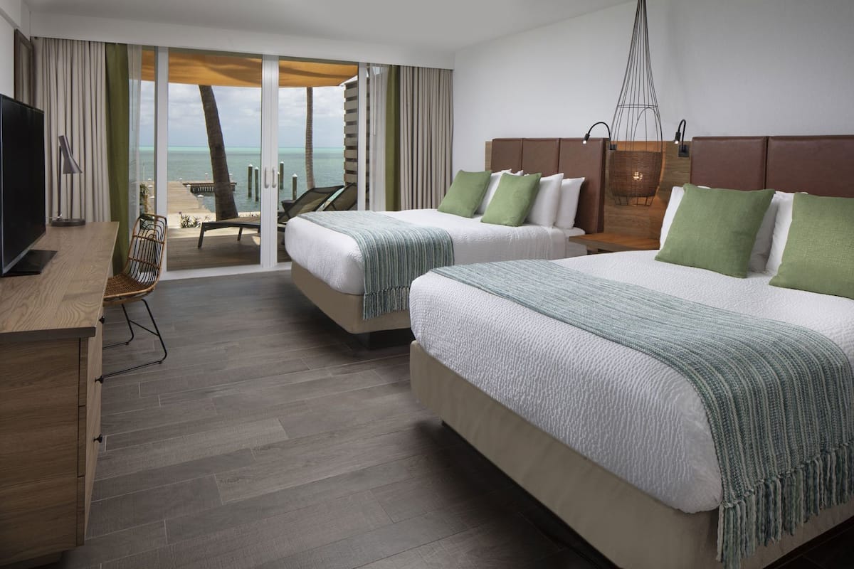 Egyptian cotton sheets, premium bedding, down comforters, pillowtop beds